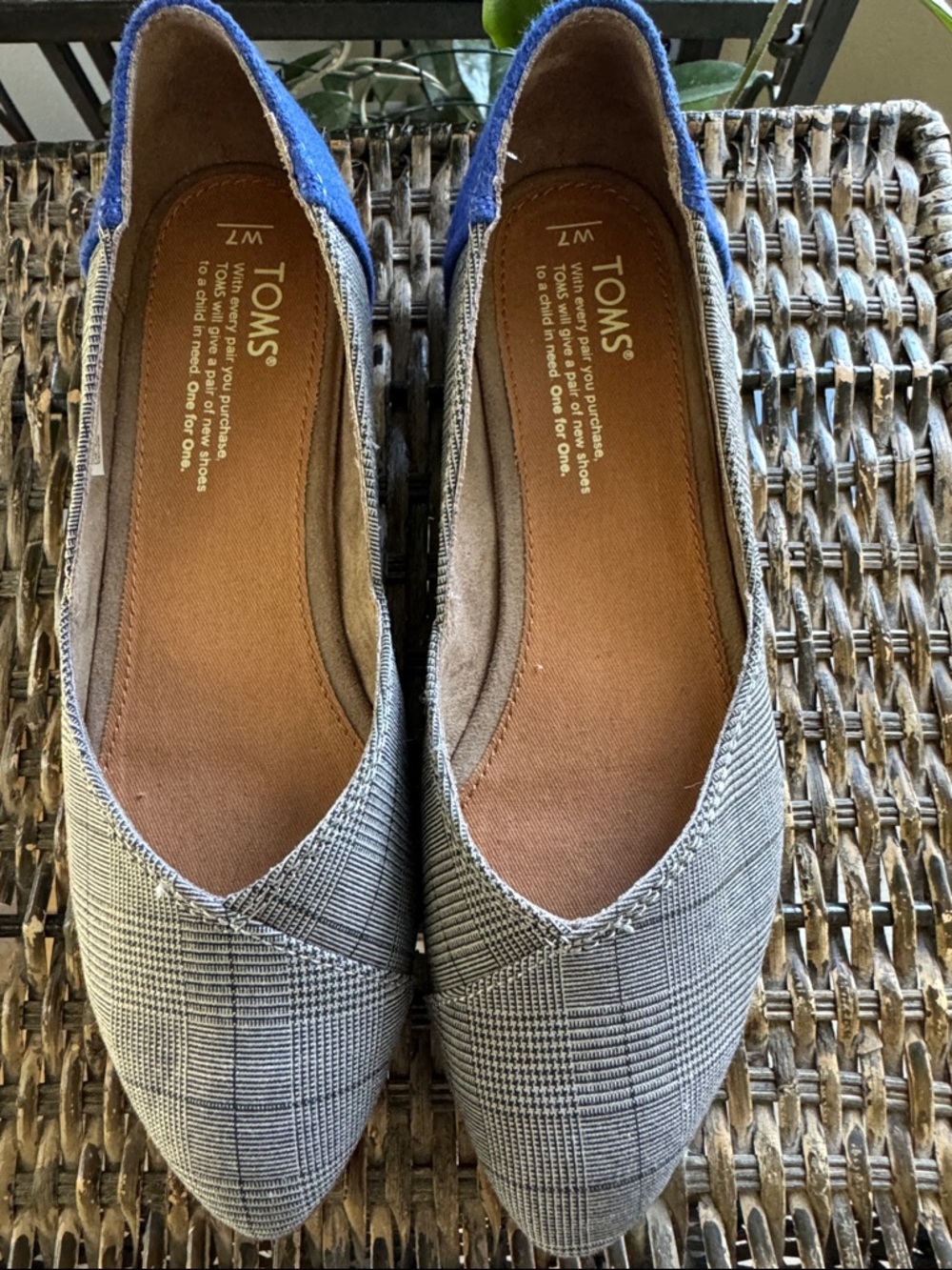 TOMS Gray Plaid Slip on Flat Pointy Toe
Women’s Size 7
